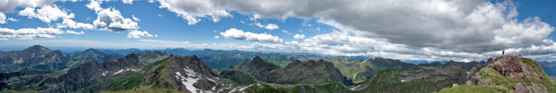Dal Monte Pradella (2625 m.) vista verso le Orobie di Valle Brembana